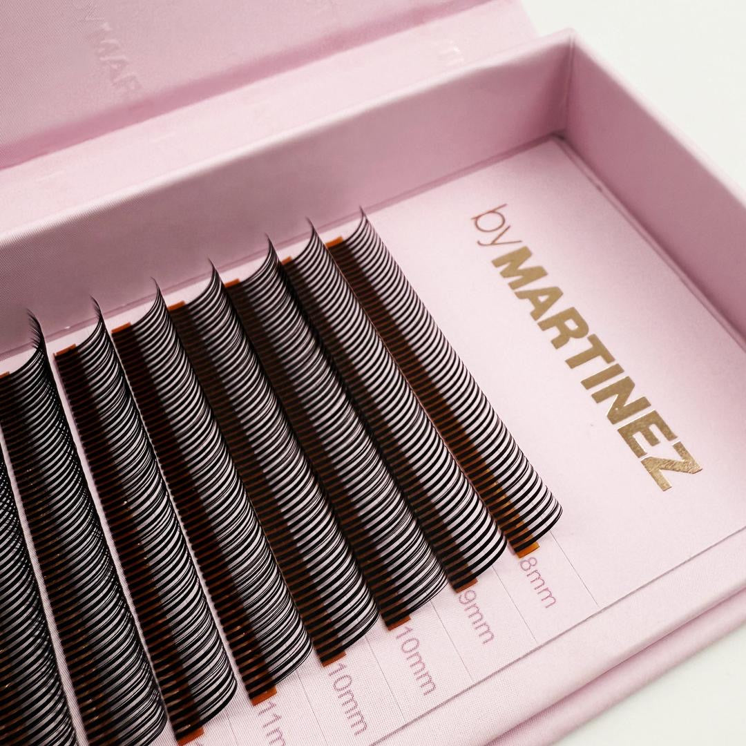 ‘WET STYLE CLASSIC’ lash extensions